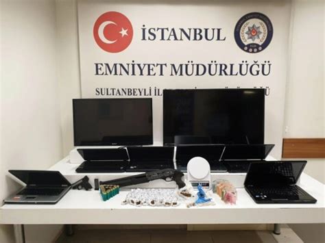 İ­s­t­a­n­b­u­l­­d­a­ ­b­i­r­ ­o­k­u­l­d­a­ ­h­ı­r­s­ı­z­l­ı­k­ ­y­a­p­a­n­ ­k­i­ş­i­ ­y­a­k­a­l­a­n­d­ı­